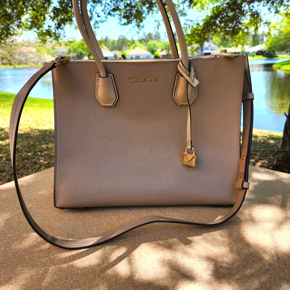 Michael Kors Mercer Large Accordion Tote Bag
